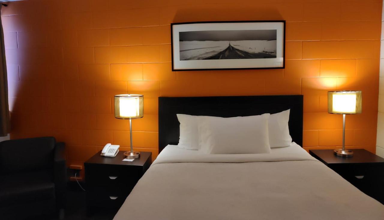 Roadking Inns Motel Calgary Zewnętrze zdjęcie